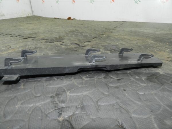 161, 2008 VOLKSWAGEN PASSAT B6 ESTATE. CABIN POLLEN FILTER COVER TRIM - Image 2