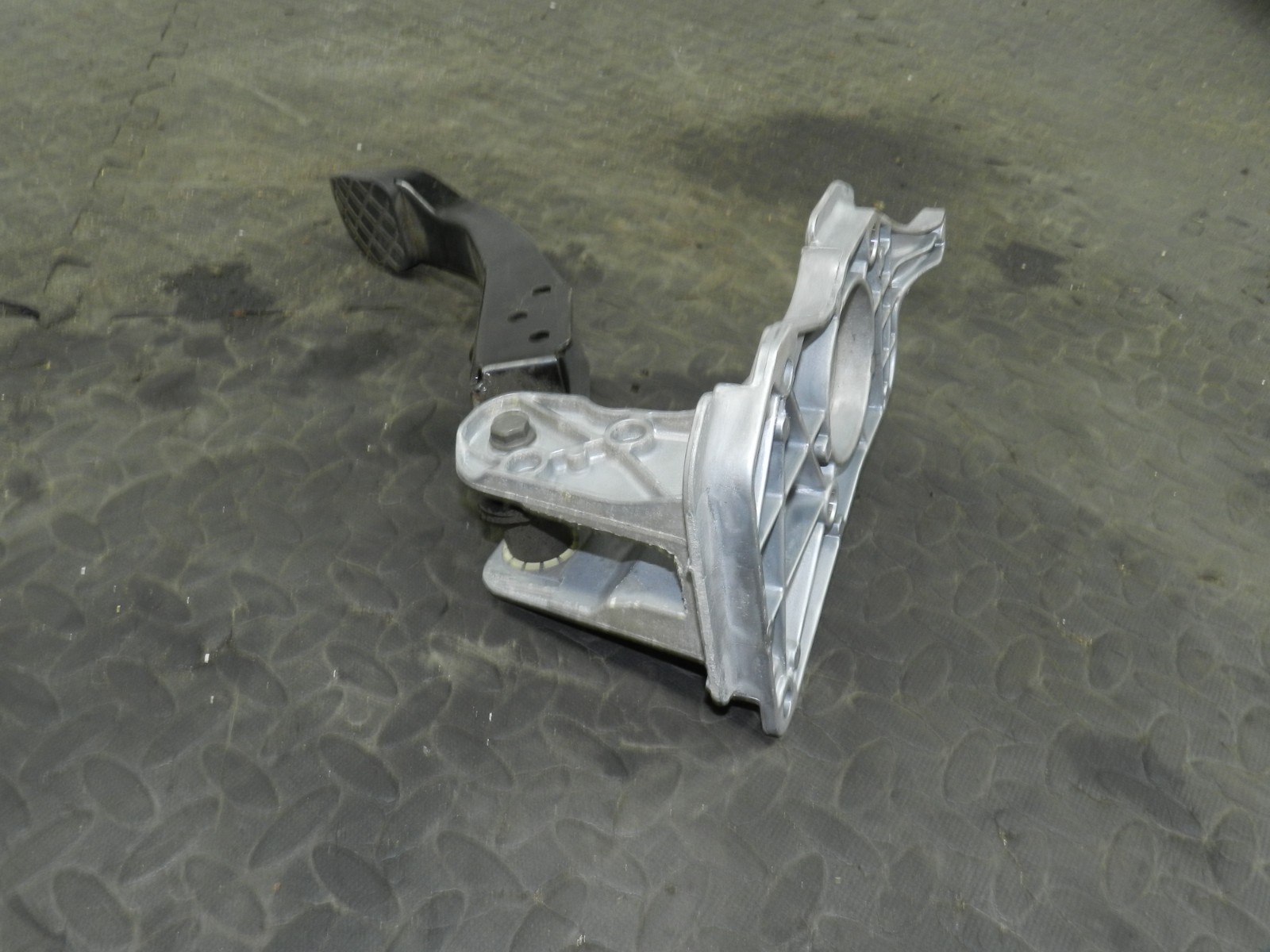161, 2008 VOLKSWAGEN PASSAT B6 ESTATE. BRAKE PEDAL - Image 3