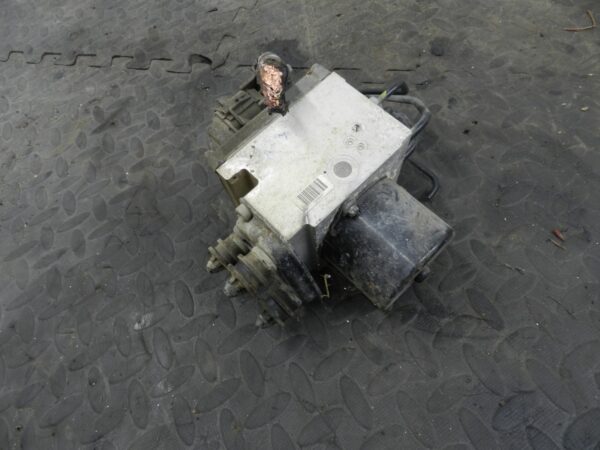 161, 2008 VOLKSWAGEN PASSAT B6 ESTATE. ABS PUMP