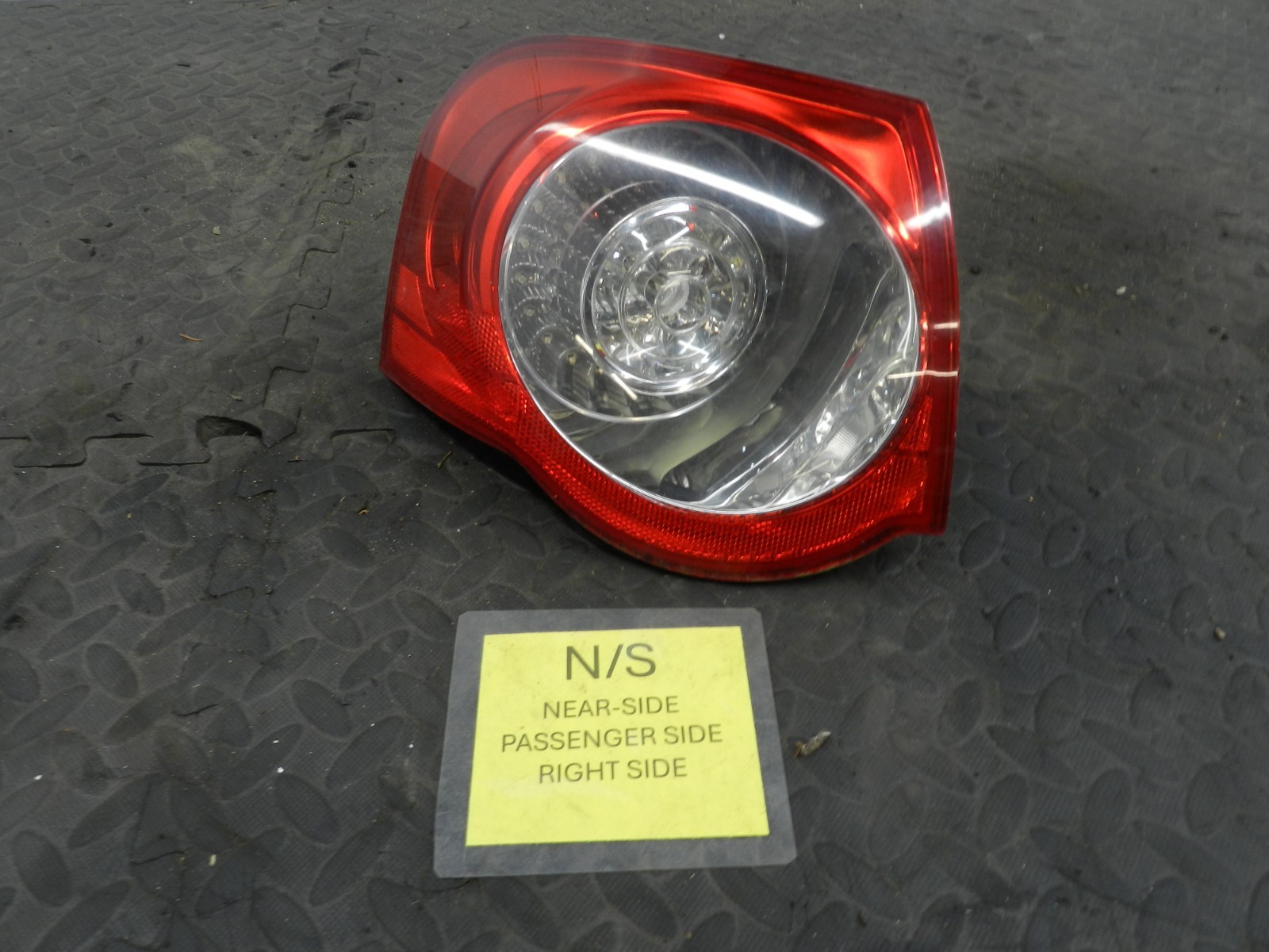 161, 2008 VOLKSWAGEN PASSAT B6 ESTATE. PASSENGER SIDE OUTER REAR LIGHT