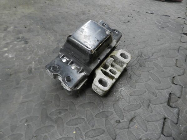 161, 2008 VOLKSWAGEN PASSAT B6 ESTATE. ENGINE MOUNT GEAR BOX - Image 2