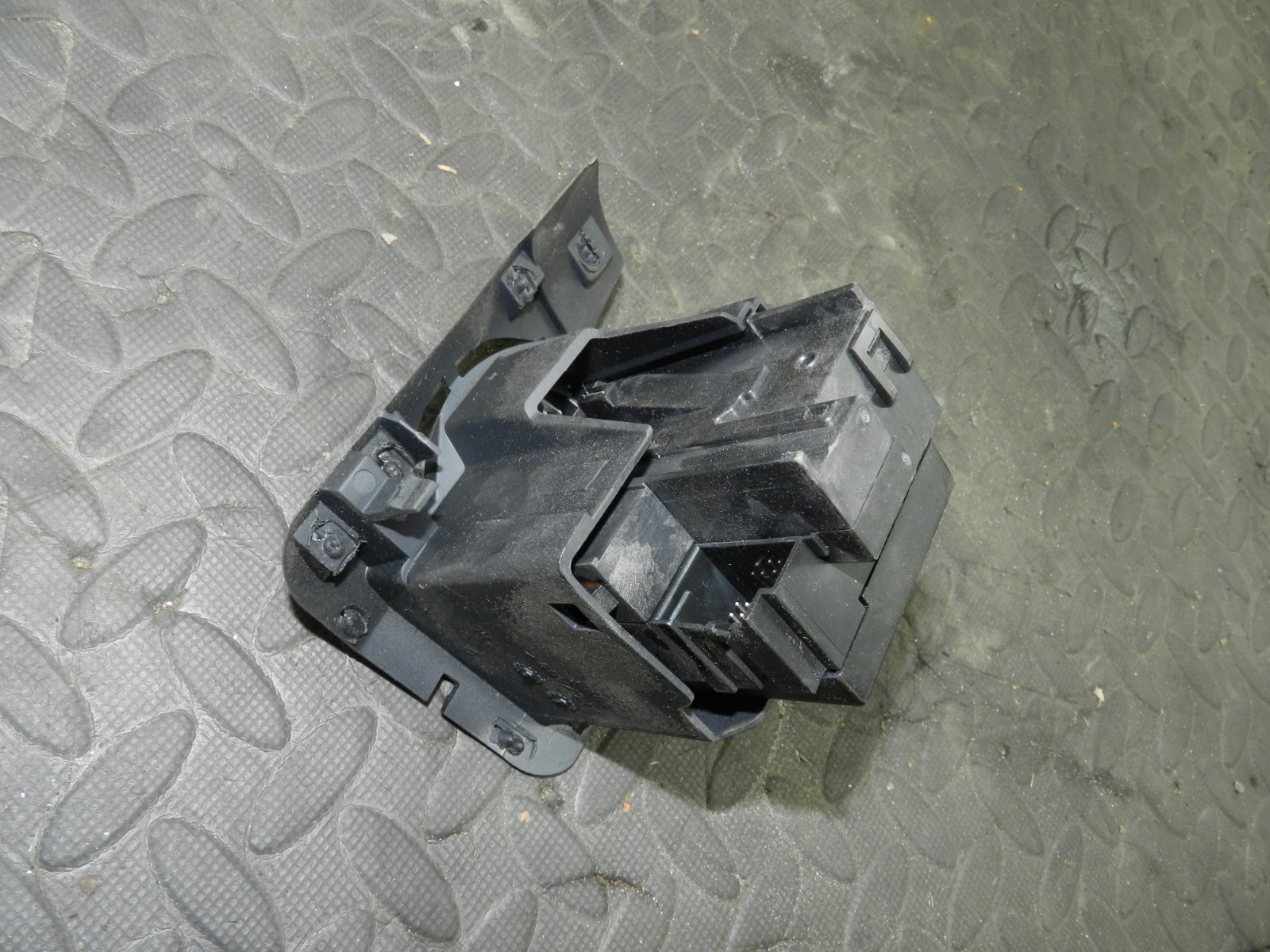 161, 2008 VOLKSWAGEN PASSAT B6 ESTATE. KEY AND READER - Image 2