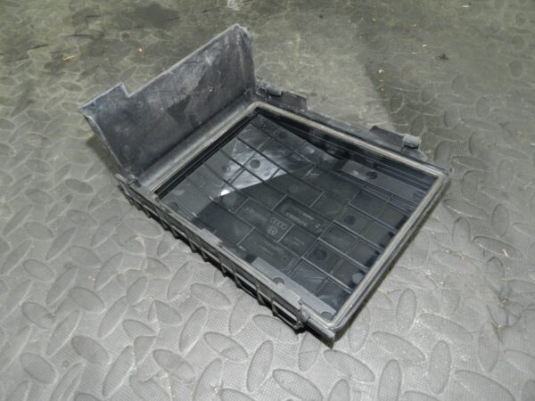 161, 2008 VOLKSWAGEN PASSAT B6 ESTATE. FUSE BOX COVER HOUSING LID - Image 2
