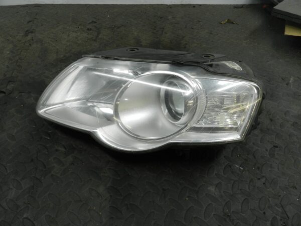 161, 2008 VOLKSWAGEN PASSAT B6 ESTATE. PASSENGER SIDE HEAD LIGHT