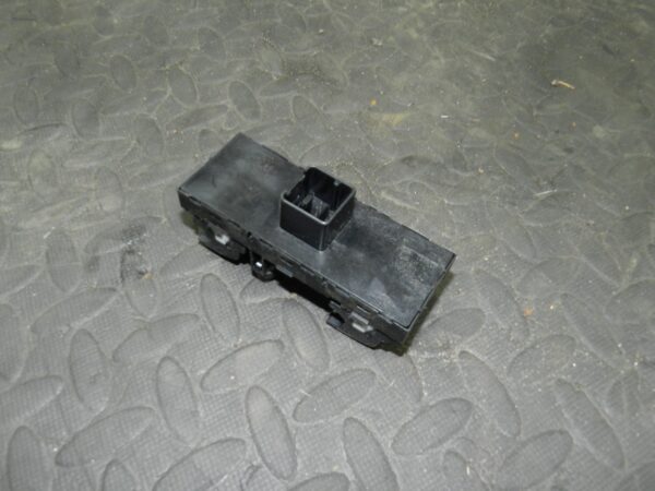 161, 2008 VOLKSWAGEN PASSAT B6 ESTATE. WINDOW SWITCHES - Image 2