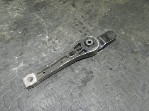161, 2008 VOLKSWAGEN PASSAT B6 ESTATE. LOWER ENGINE MOUNT DOG BONE