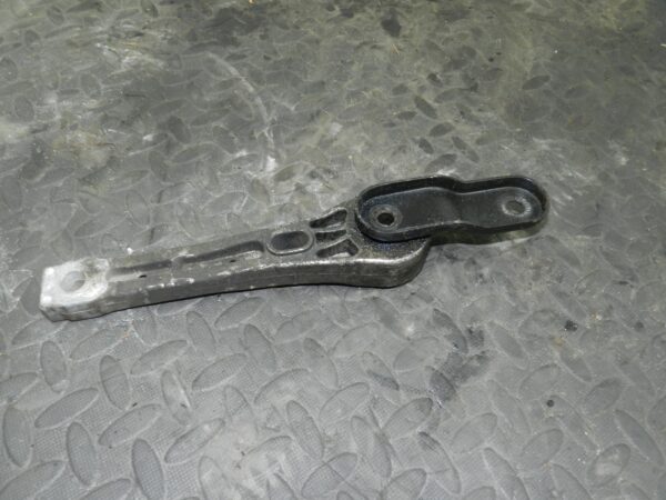 161, 2008 VOLKSWAGEN PASSAT B6 ESTATE. LOWER ENGINE MOUNT DOG BONE - Image 2