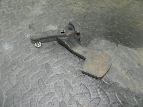 161, 2008 VOLKSWAGEN PASSAT B6 ESTATE. GEAR SELECTOR BRACKET - Image 2