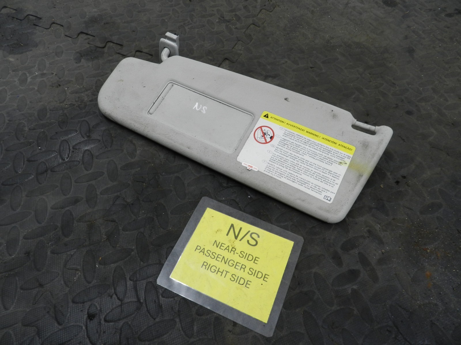 161, 2008 VOLKSWAGEN PASSAT B6 ESTATE. PASSENGER SUN VISOR