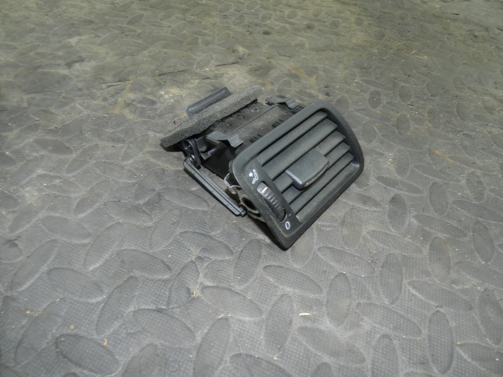 161, 2008 VOLKSWAGEN PASSAT B6 ESTATE. AIR VENT BLOWER HEATER