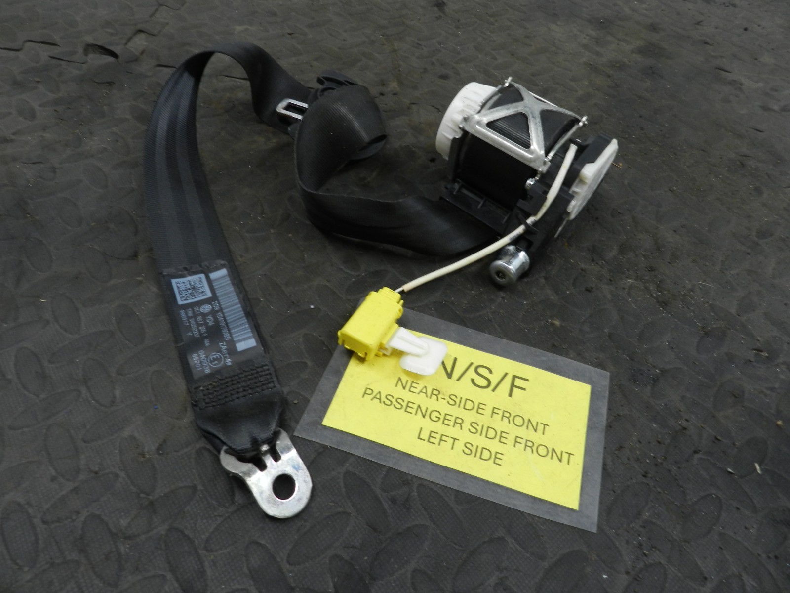 161, 2008 VOLKSWAGEN PASSAT B6 ESTATE. PASSENGER SIDE FRONT SEAT BELT