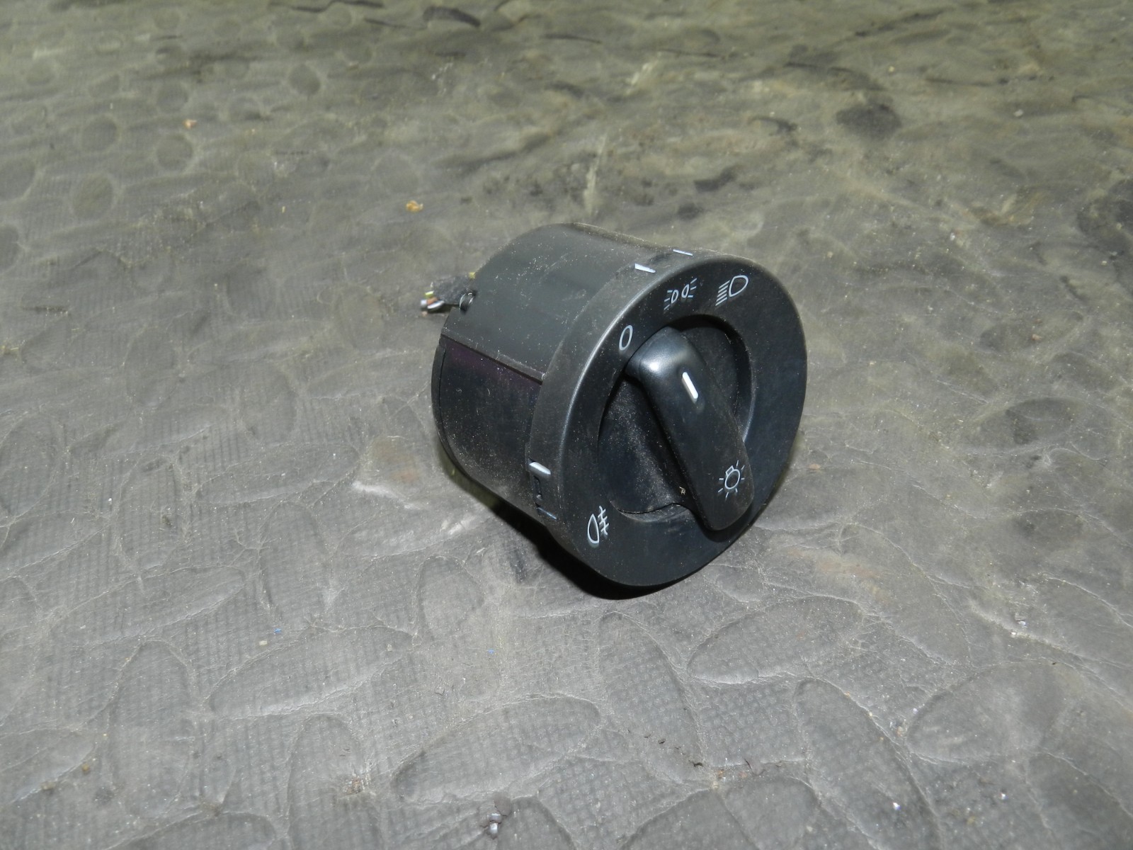 161, 2008 VOLKSWAGEN PASSAT B6 ESTATE. HEAD LIGHT SWITCH