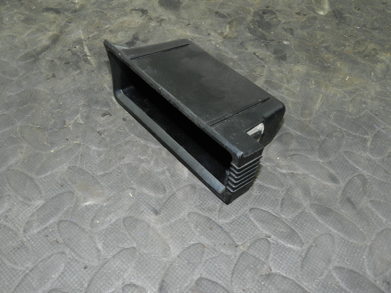 161, 2008 VOLKSWAGEN PASSAT B6 ESTATE. ASH TRAY