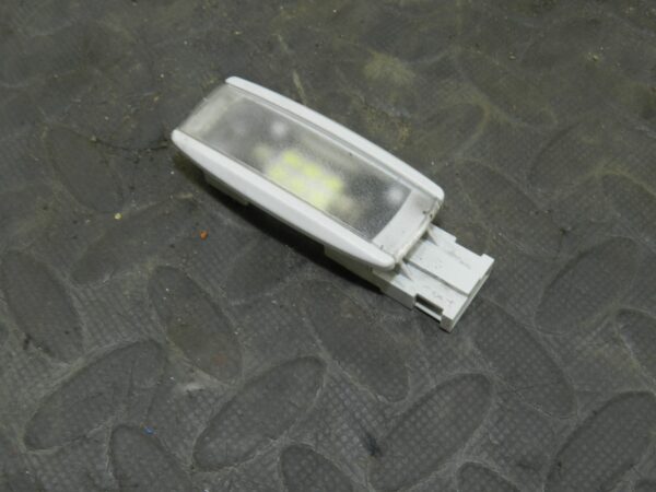 161, 2008 VOLKSWAGEN PASSAT B6 ESTATE. INTERIOR LIGHT