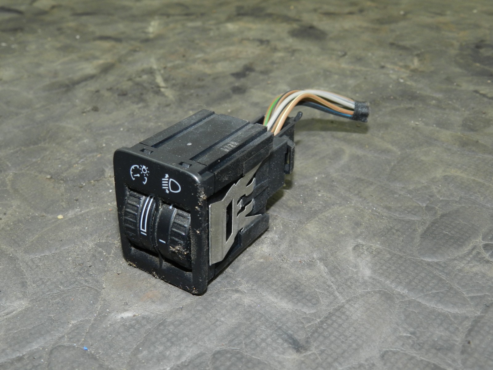 161, 2008 VOLKSWAGEN PASSAT B6 ESTATE. HEAD LIGHT ADJUSTER DIMMER
