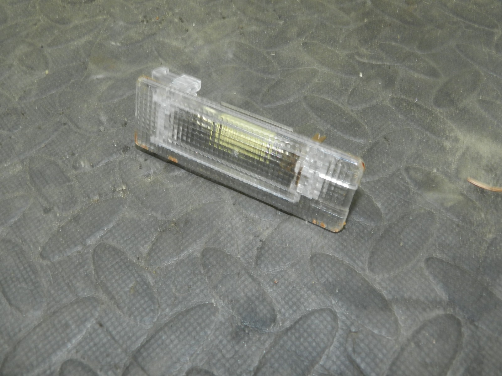 161, 2008 VOLKSWAGEN PASSAT B6 ESTATE. BOOT LIGHT