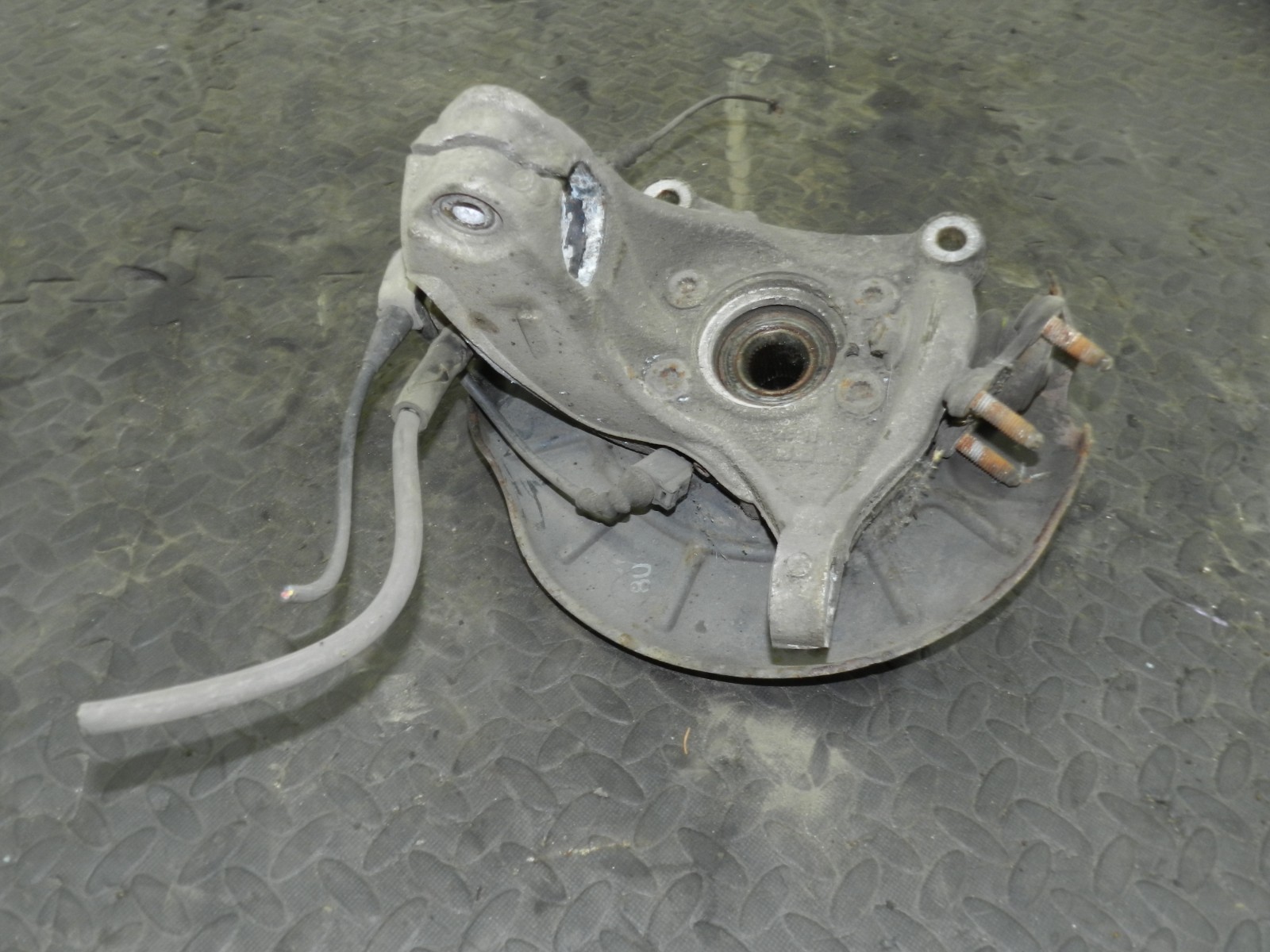 161, 2008 VOLKSWAGEN PASSAT B6 ESTATE. PASSENGER SIDE FRONT WHEEL HUB STUB AXLE - Image 2