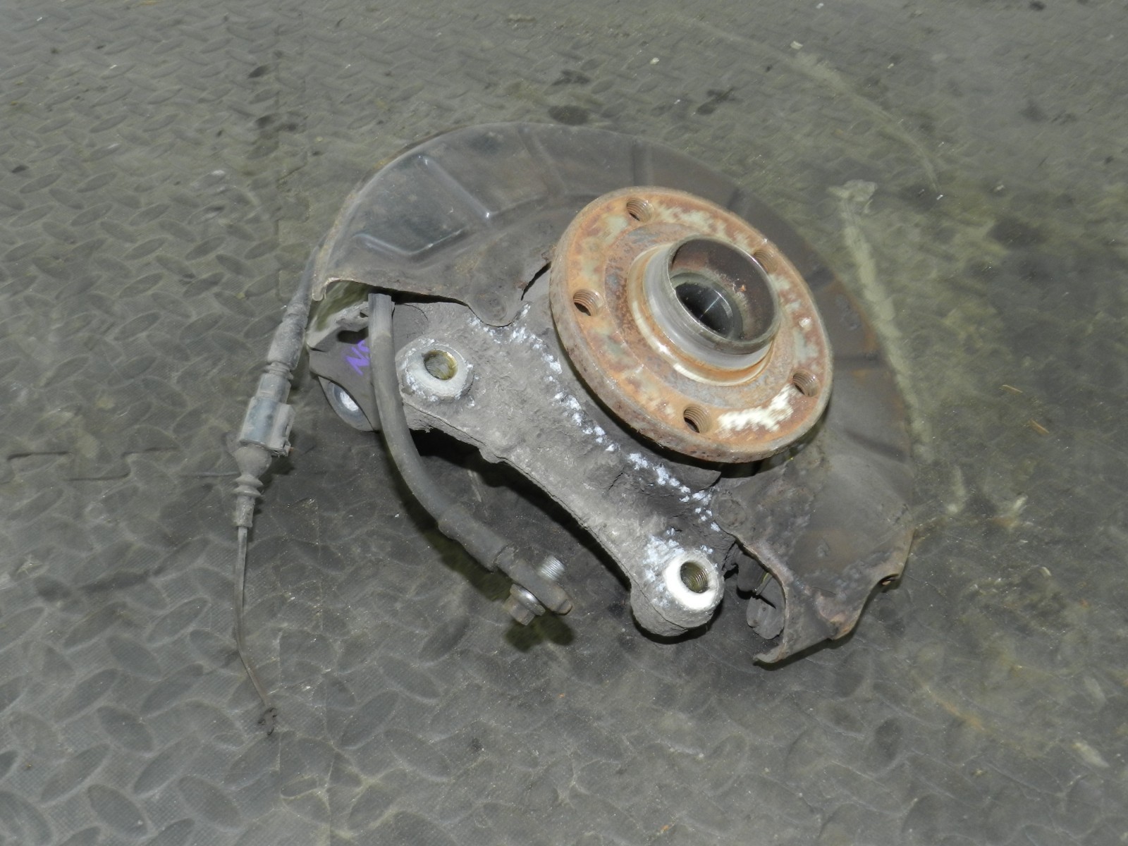 161, 2008 VOLKSWAGEN PASSAT B6 ESTATE. PASSENGER SIDE FRONT WHEEL HUB STUB AXLE - Image 3