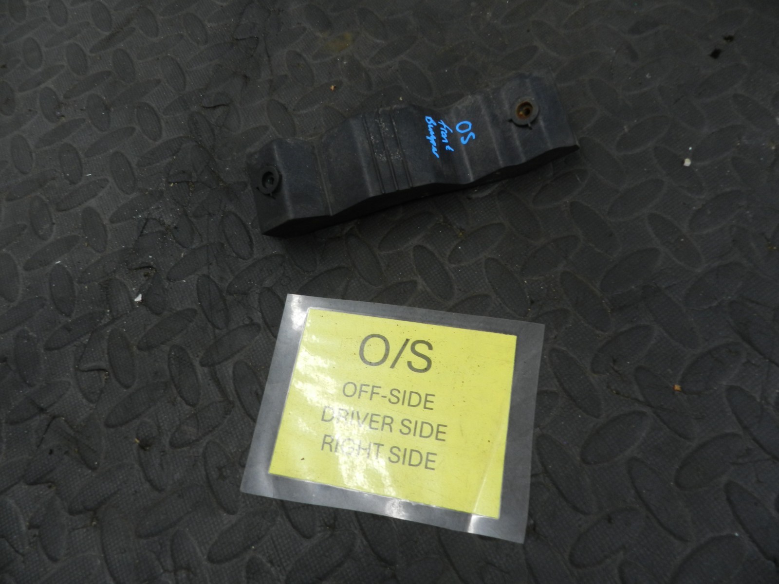 (160) 2000 AUDI TT QUATTRO 8N. DRIVERS FRONT BUMPER SUPPORT MOUNT