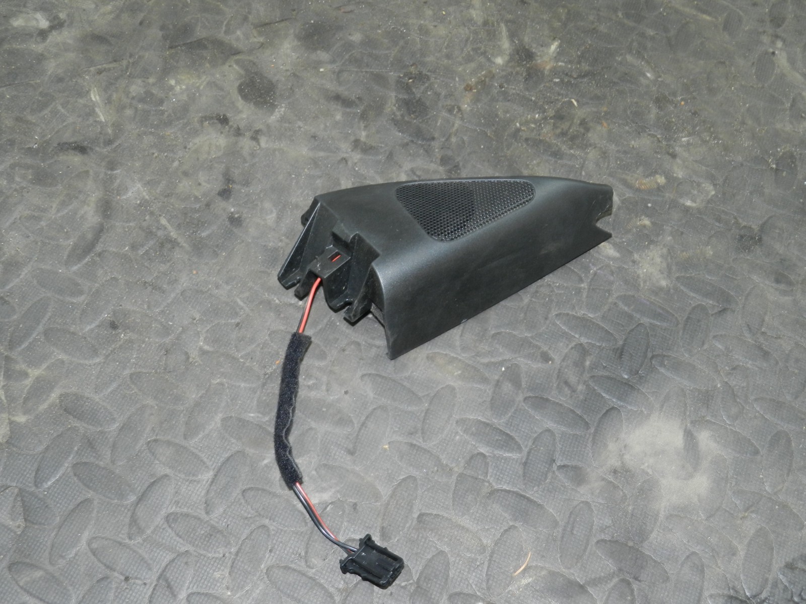 161, 2008 VOLKSWAGEN PASSAT B6 ESTATE. SPEAKER TWEETER