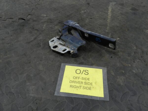 161, 2008 VOLKSWAGEN PASSAT B6 ESTATE. DRIVER SIDE BONNET HINGE