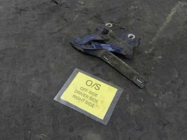 161, 2008 VOLKSWAGEN PASSAT B6 ESTATE. DRIVER SIDE BONNET HINGE - Image 2