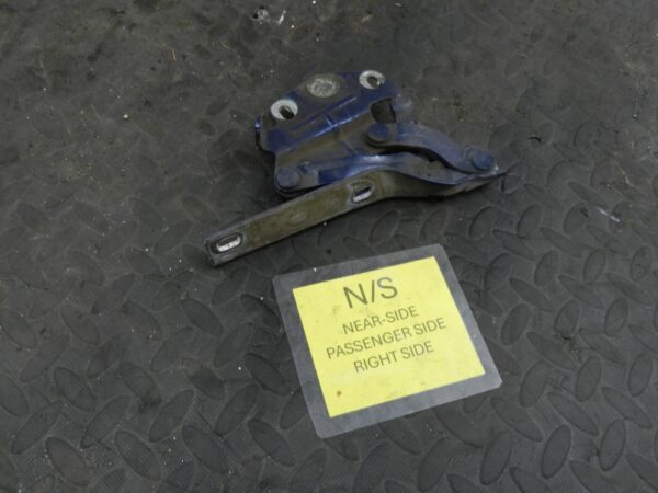 161, 2008 VOLKSWAGEN PASSAT B6 ESTATE. PASSENGER SIDE BONNET HINGE - Image 2