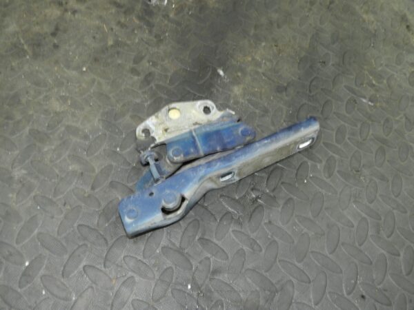 161, 2008 VOLKSWAGEN PASSAT B6 ESTATE. PASSENGER SIDE BONNET HINGE - Image 3