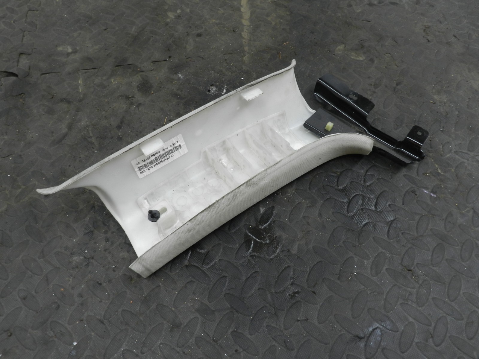 161, 2008 VOLKSWAGEN PASSAT B6 ESTATE. C PILLAR TRIM BOOT - Image 2