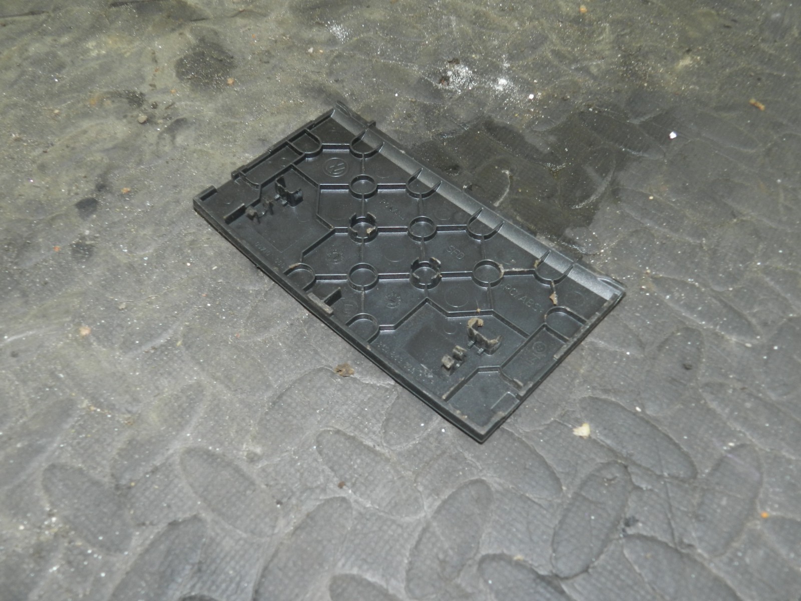 161, 2008 VOLKSWAGEN PASSAT B6 ESTATE. DASH BOARD TRIM - Image 2