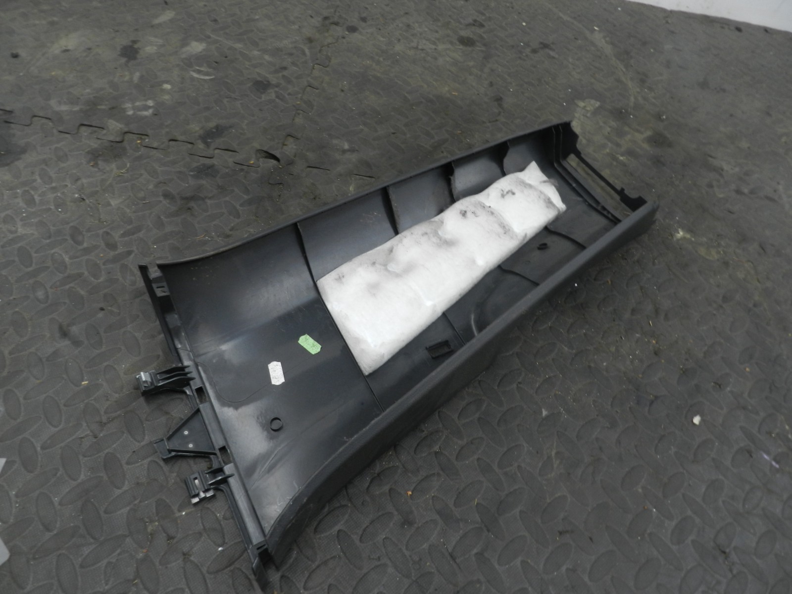 161, 2008 VOLKSWAGEN PASSAT B6 ESTATE. B PILLAR LOWER TRIM DRIVER SIDE - Image 3