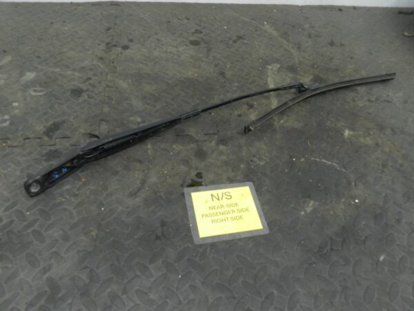 161, 2008 VOLKSWAGEN PASSAT B6 ESTATE. PASSENGER SIDE WIPER ARM