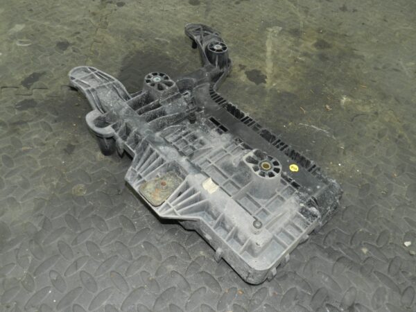 161, 2008 VOLKSWAGEN PASSAT B6 ESTATE. BATTERY TRAY - Image 2