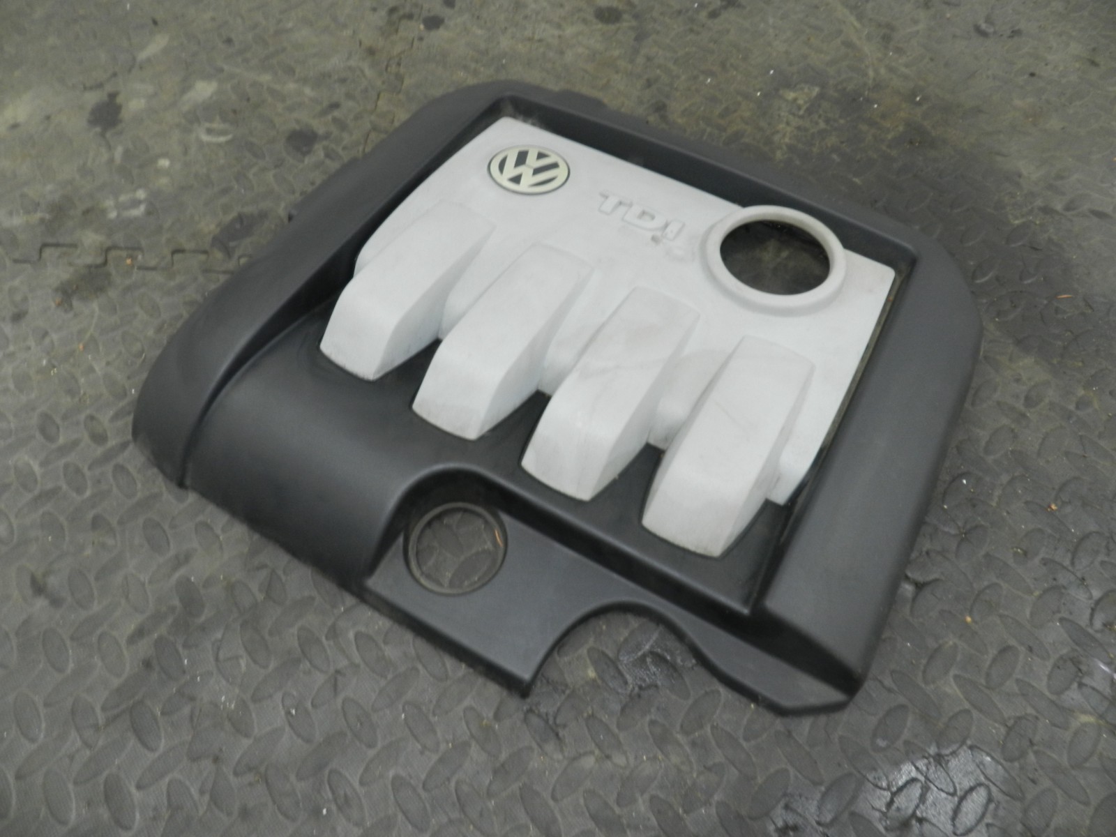 161, 2008 VOLKSWAGEN PASSAT B6 ESTATE. TDi ENGINE COVER
