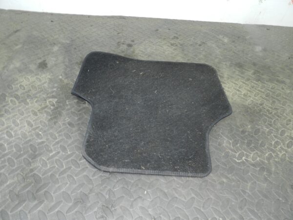 161, 2008 VOLKSWAGEN PASSAT B6 ESTATE. REAR FLOOR MAT