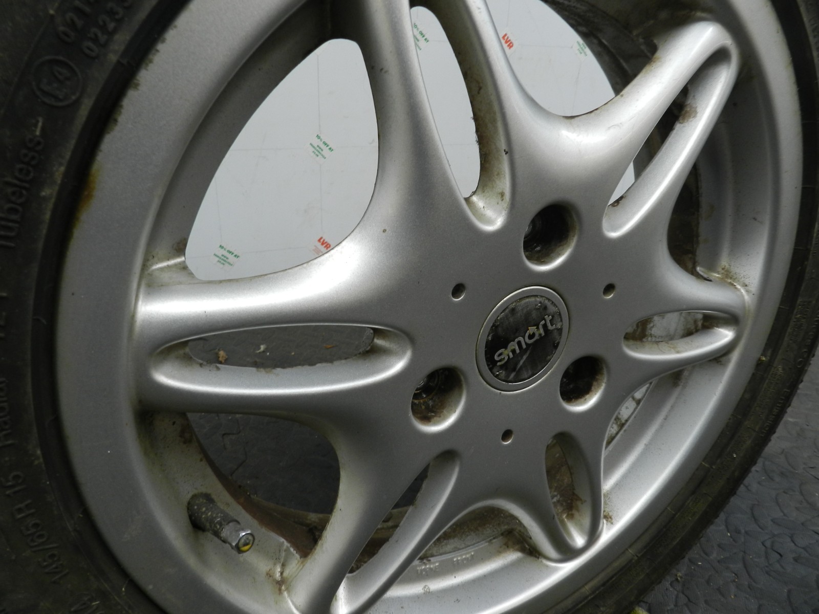 158. 2002 SMART FORTWO 450 CONVERTIBLE. SET OF ALLOY WHEELS - Image 2