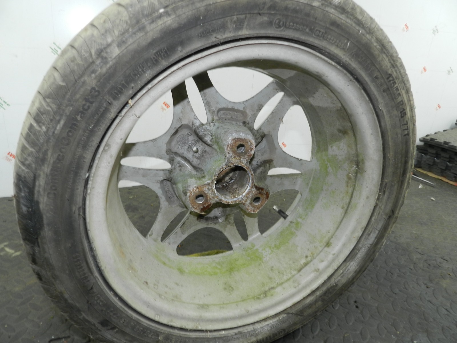 158. 2002 SMART FORTWO 450 CONVERTIBLE. SET OF ALLOY WHEELS - Image 8