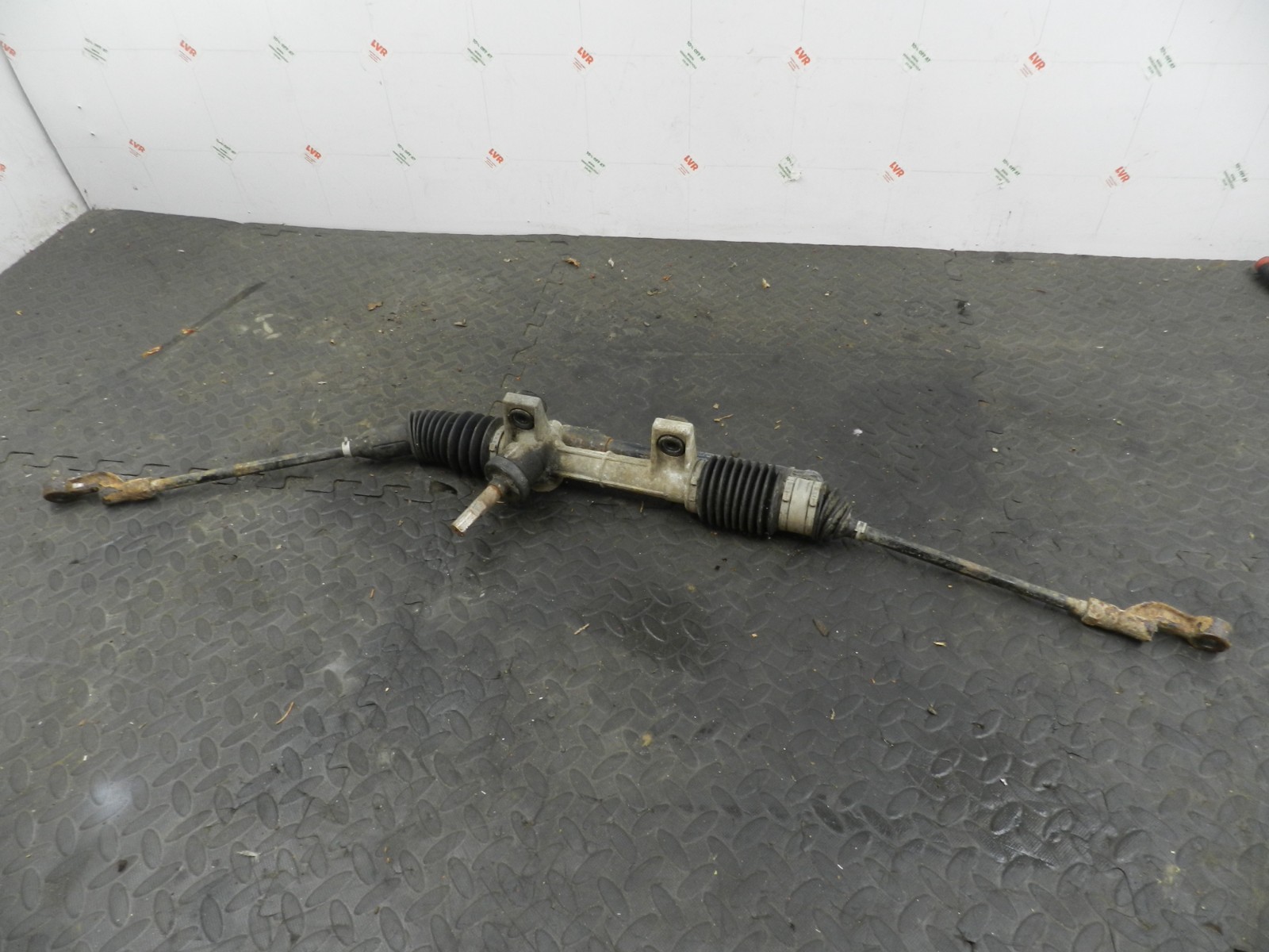 158. 2002 SMART FORTWO 450 CONVERTIBLE. STEERING RACK