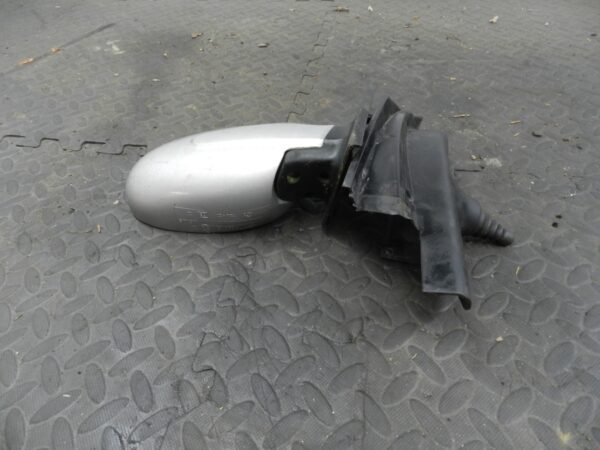158. 2002 SMART FORTWO 450 CONVERTIBLE. DRIVER SIDE WING MIRROR IN SILVER - Image 3