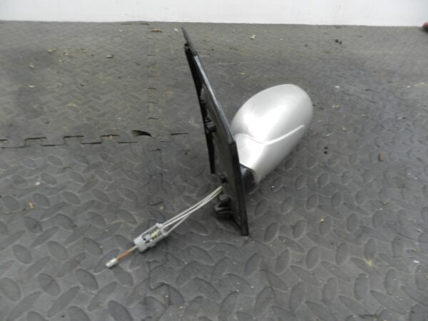 158. 2002 SMART FORTWO 450 CONVERTIBLE. PASSENGER SIDE WING MIRROR IN SILVER - Image 2