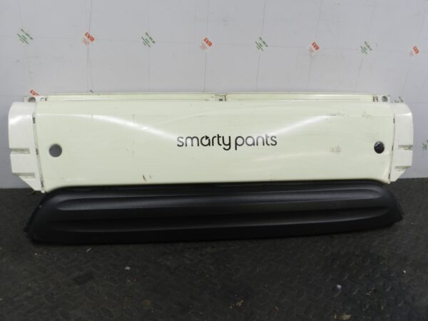 158. 2002 SMART FORTWO 450 CONVERTIBLE. REAR BUMPER CENTRE PANEL IN WHITE