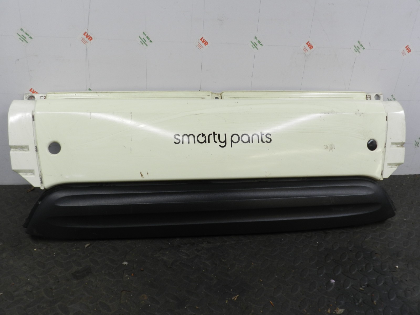 158. 2002 SMART FORTWO 450 CONVERTIBLE. REAR BUMPER CENTRE PANEL IN WHITE