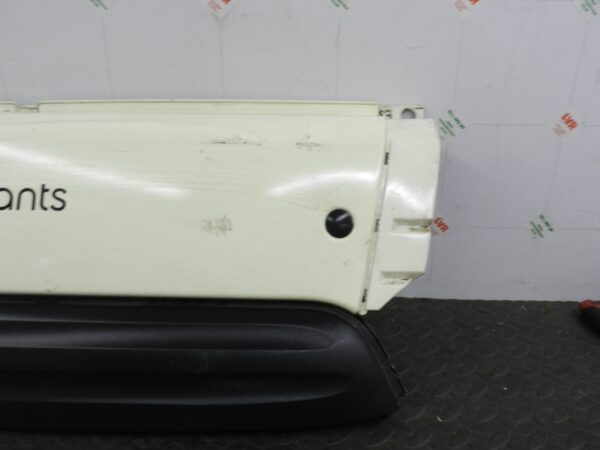 158. 2002 SMART FORTWO 450 CONVERTIBLE. REAR BUMPER CENTRE PANEL IN WHITE - Image 3