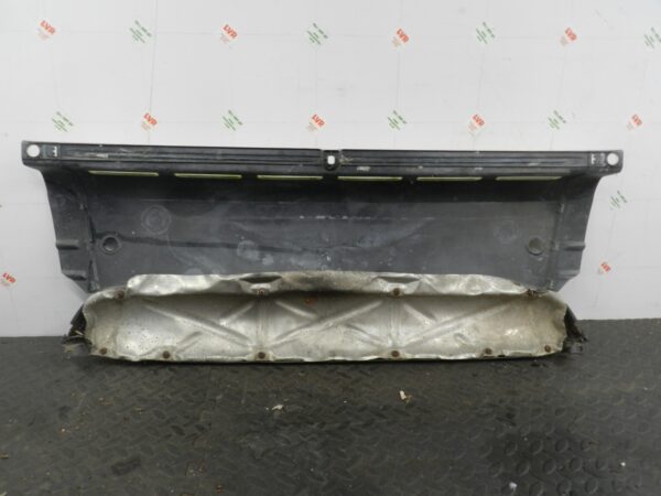 158. 2002 SMART FORTWO 450 CONVERTIBLE. REAR BUMPER CENTRE PANEL IN WHITE - Image 4