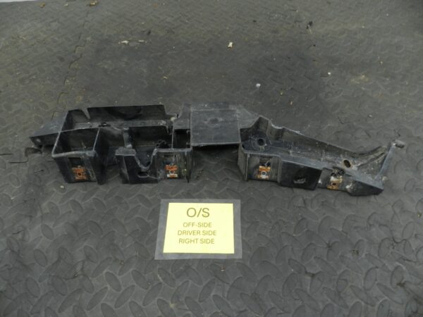 158. 2002 SMART FORTWO 450 CONVERTIBLE. DRIVER SIDE BUMPER FRAME SUPPORT MOUNT