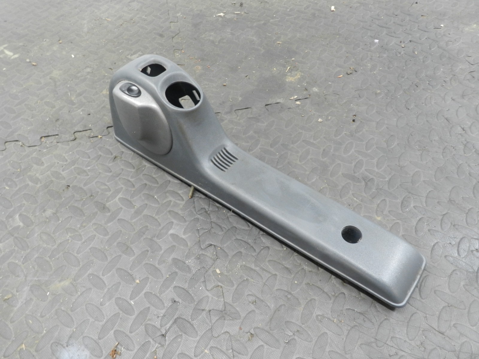 158. 2002 SMART FORTWO 450 CONVERTIBLE. CENTRE CONSOLE