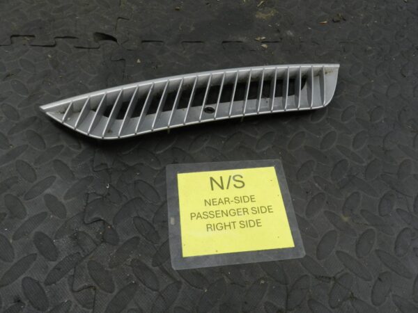 158. 2002 SMART FORTWO 450 CONVERTIBLE. PASSENGER SIDE SCUTTLE PANEL VENT