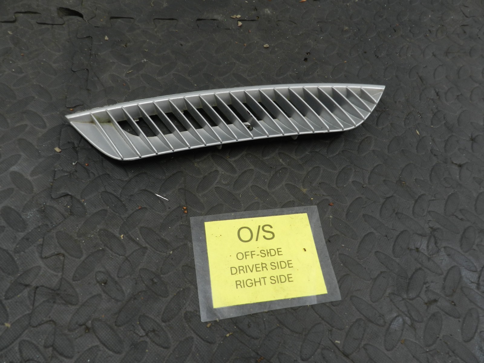 158. 2002 SMART FORTWO 450 CONVERTIBLE. DRIVER SIDE SCUTTLE PANEL VENT