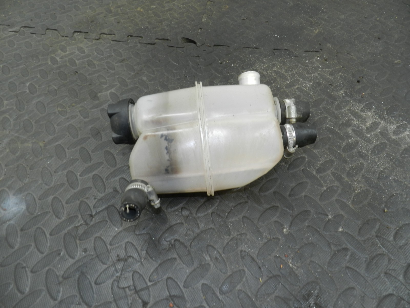 158. 2002 SMART FORTWO 450 CONVERTIBLE. COOLANT BOTTLE TANK 0005768V008 - Image 3