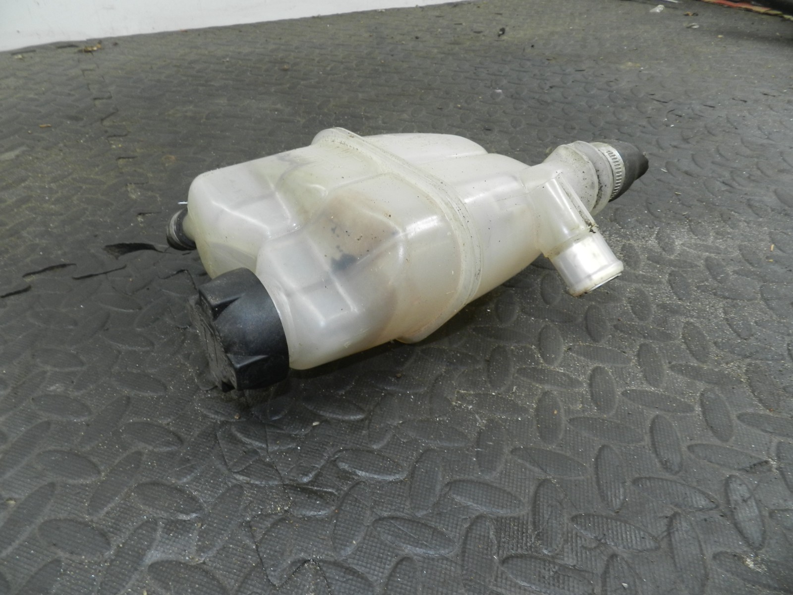 158. 2002 SMART FORTWO 450 CONVERTIBLE. COOLANT BOTTLE TANK 0005768V008 - Image 4